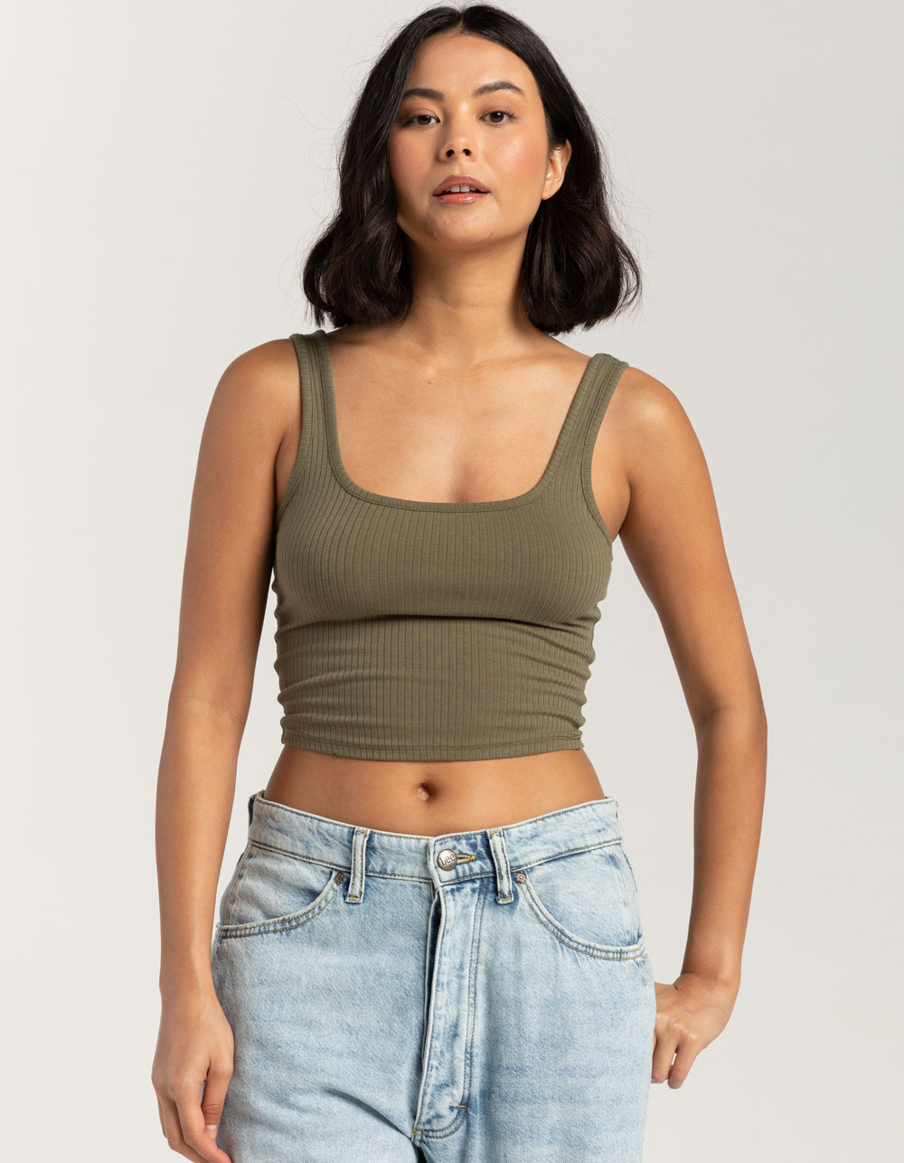 Ladies and gentlemen, Tucky. Turn literally any top into a crop top this  summer! No 🍈🍈 tuck or ✂️ required. #stylehack #croptopdiy