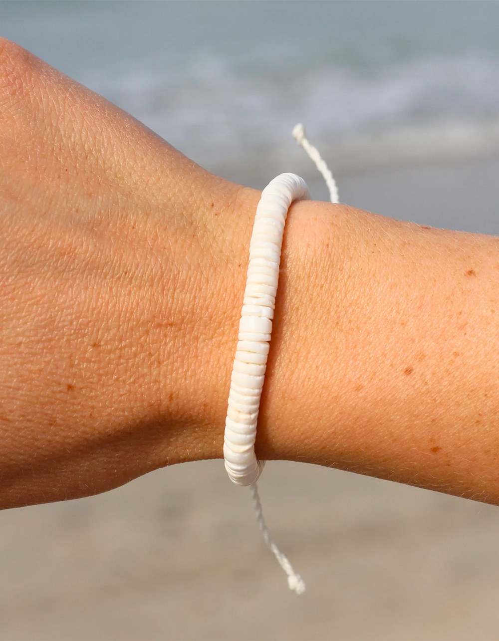 MAUKA Puka Shell Bracelet - WHITE