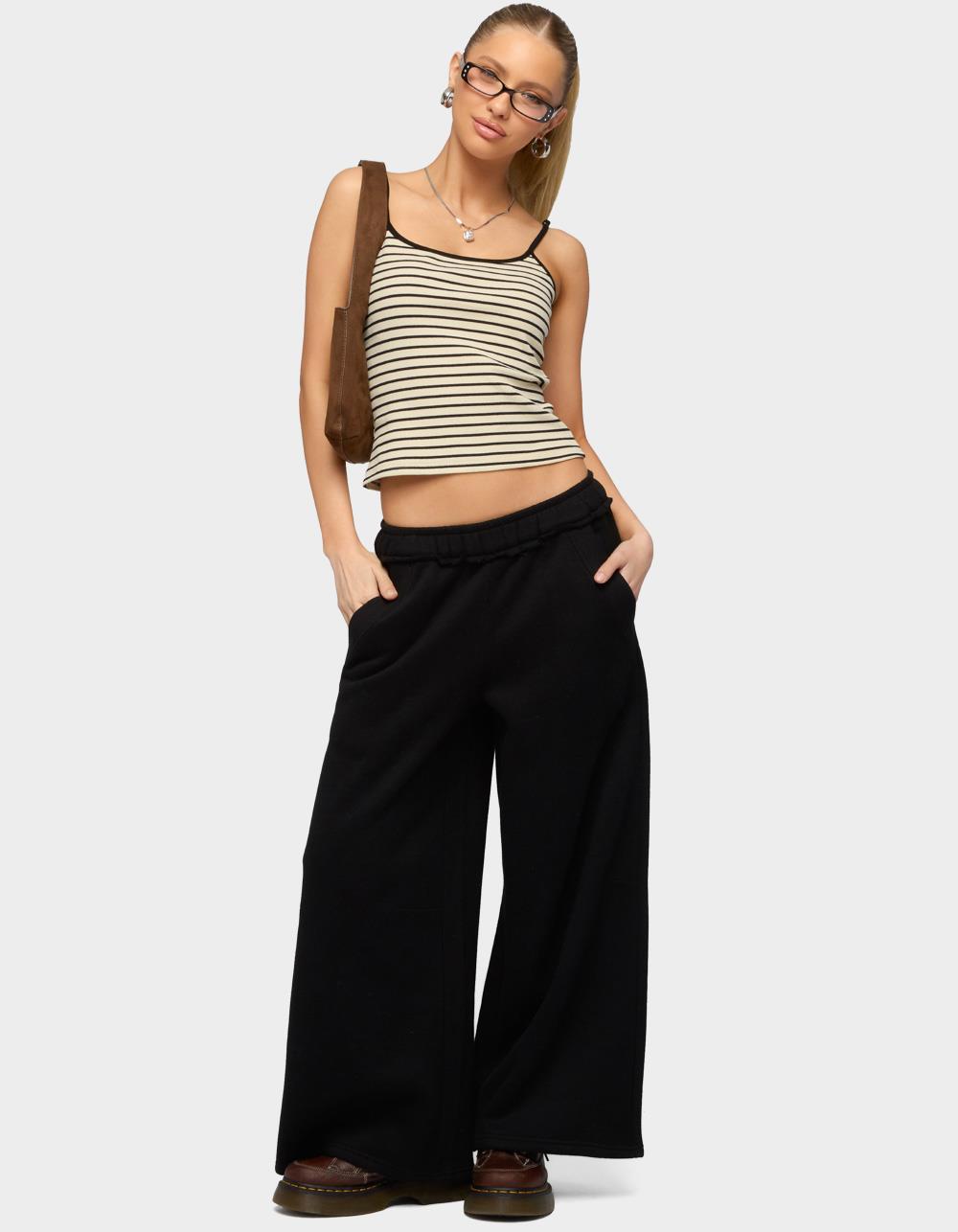 EDIKTED Petite Kori Oversized Sweatpants - BLACK
