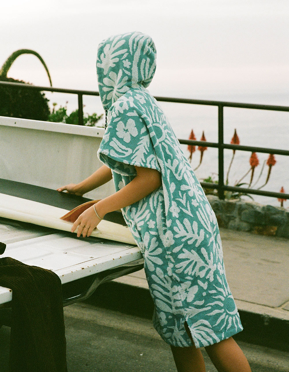 SLOWTIDE Sunny Extra-Warm Poncho - LIGHT BLUE