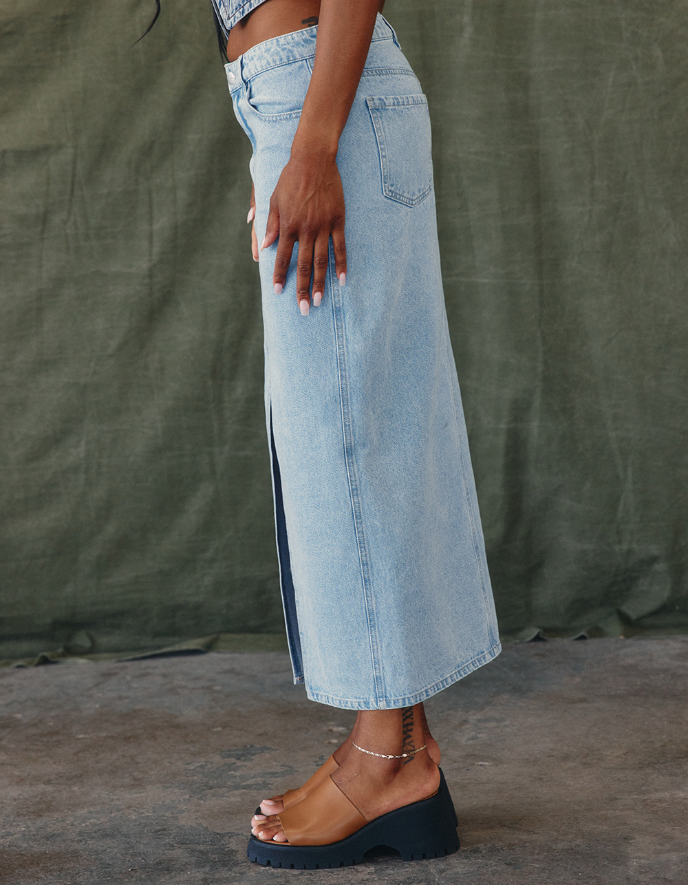 WEST OF MELROSE Womens Denim Maxi Skirt LIGHT WASH Tillys