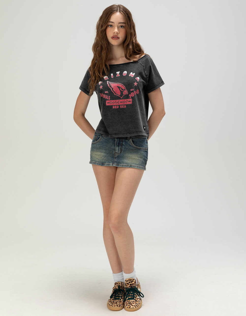 The WILD COLLECTIVE Arizona Cardinals Womens Off Shoulder Tee - BLACK