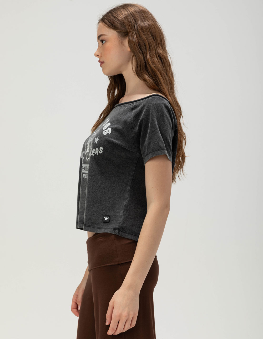 The WILD COLLECTIVE Las Vegas Raiders Womens Off Shoulder Tee - BLACK