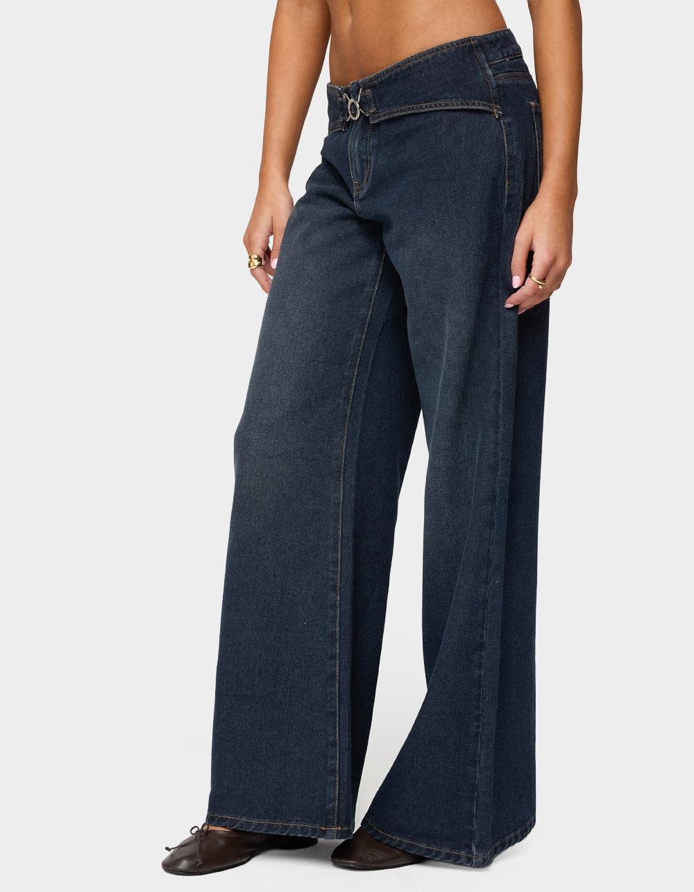 EDIKTED Briah Belted Low Rise Wide Leg Jeans - BLUE