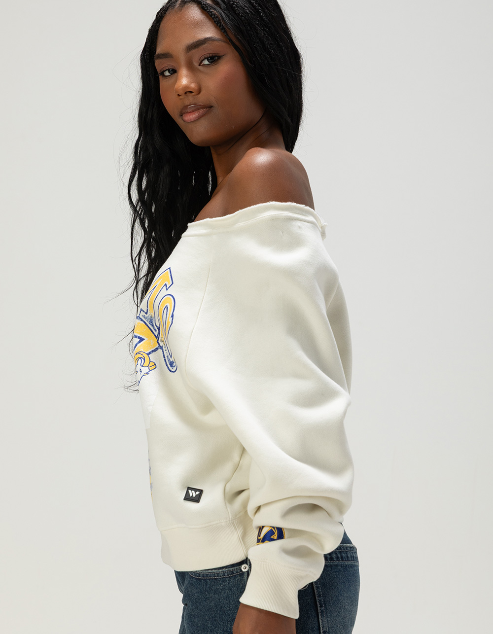 The WILD COLLECTIVE Los Angeles Rams Womens Off Shoulder Sweatshirt - CREAM