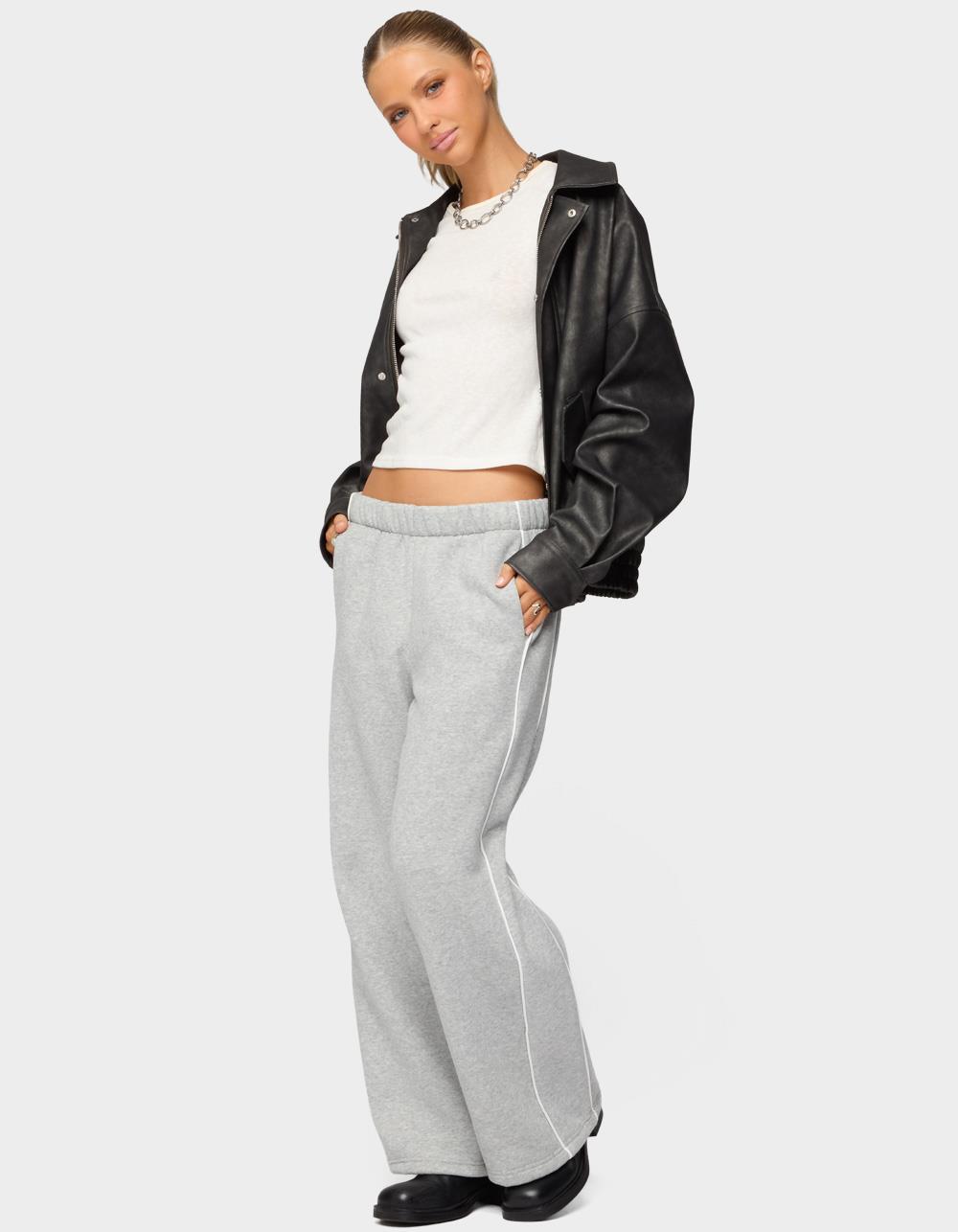 EDIKTED Petite Autumn Sweatpants