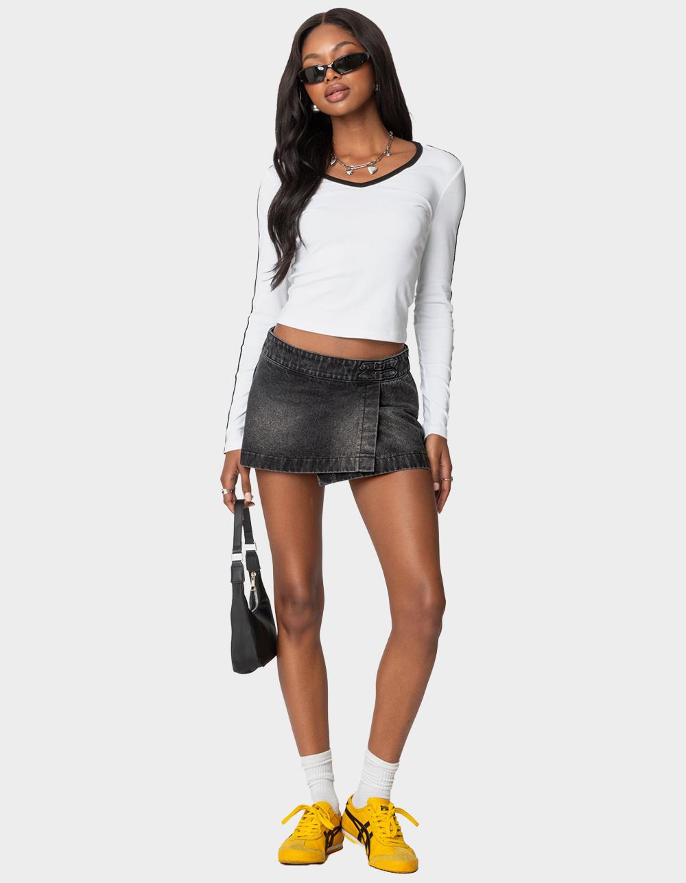 EDIKTED Contrast V-Neck Long Sleeve Tee - WHITE