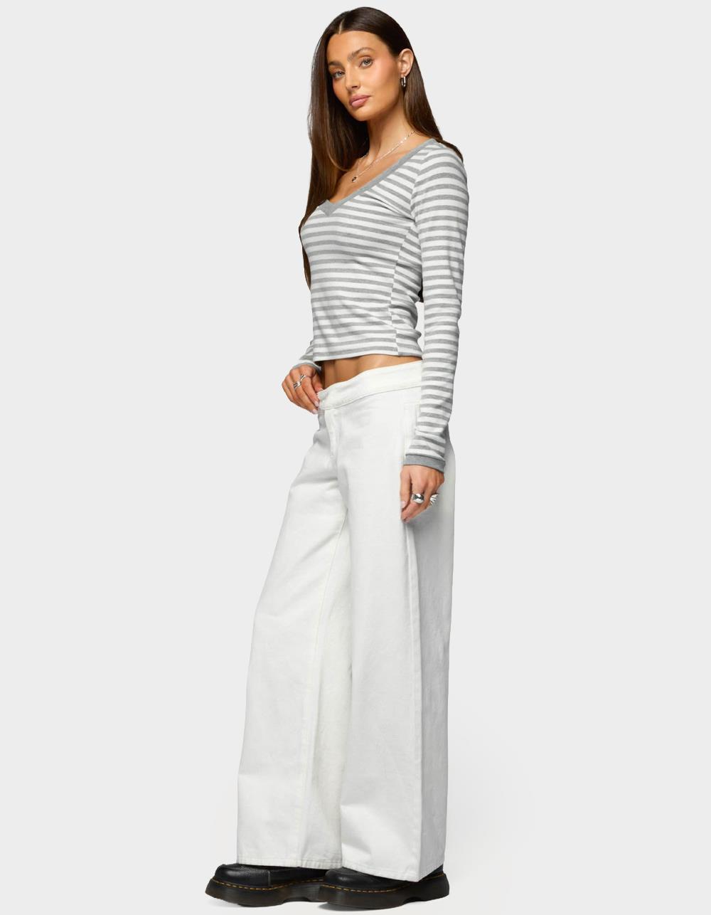 EDIKTED Kimi Striped Long Sleeve V-Neck Top - GRAY