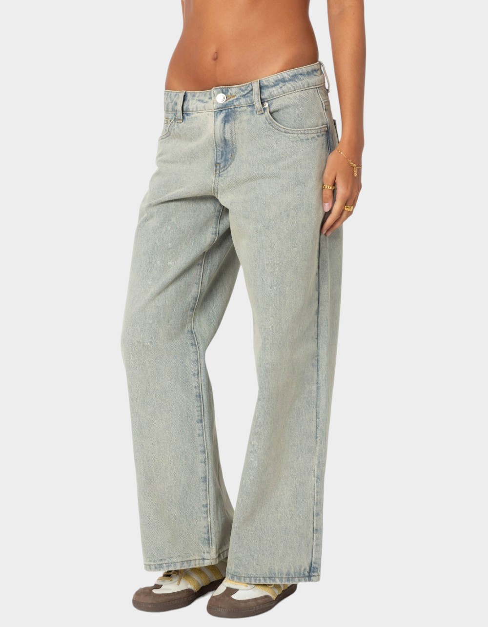 EDIKTED Petite Magda Low Rise Acid Wash Jeans - BLUE