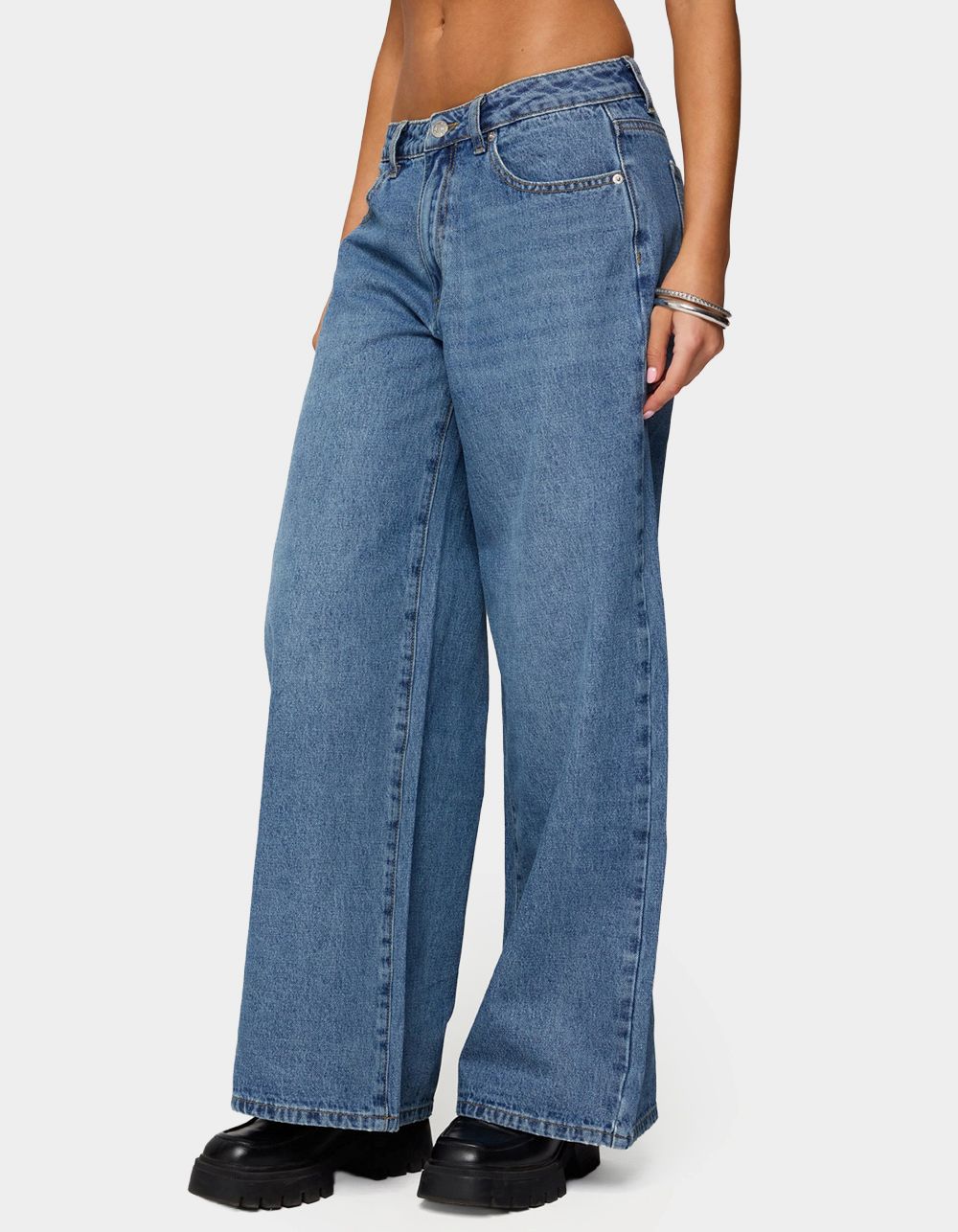 EDIKTED Skye Low Rise Baggy Jeans - LIGHT BLUE