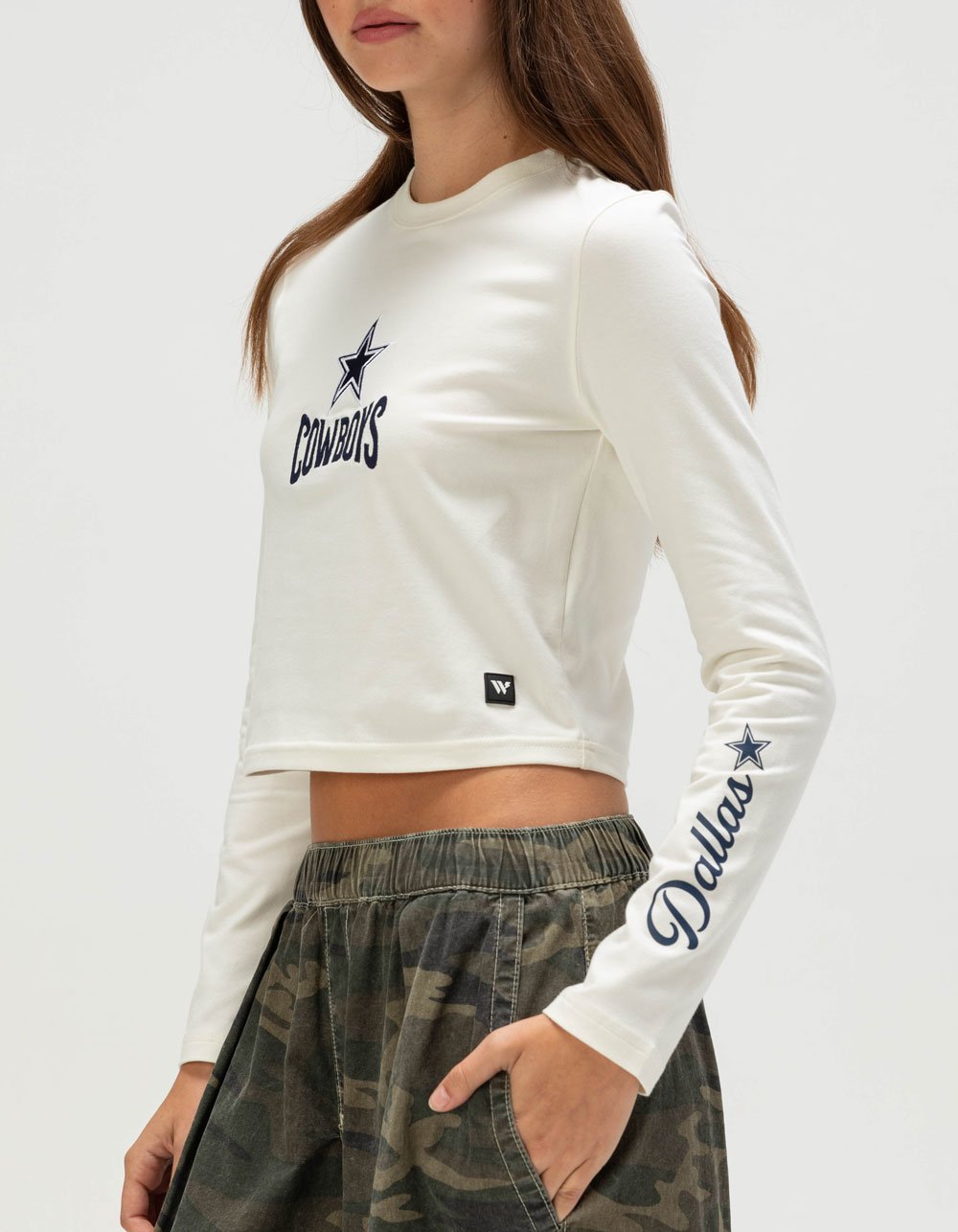 THE WILD COLLECTIVE Dallas Cowboys Womens Long Sleeve Baby Tee - WHITE
