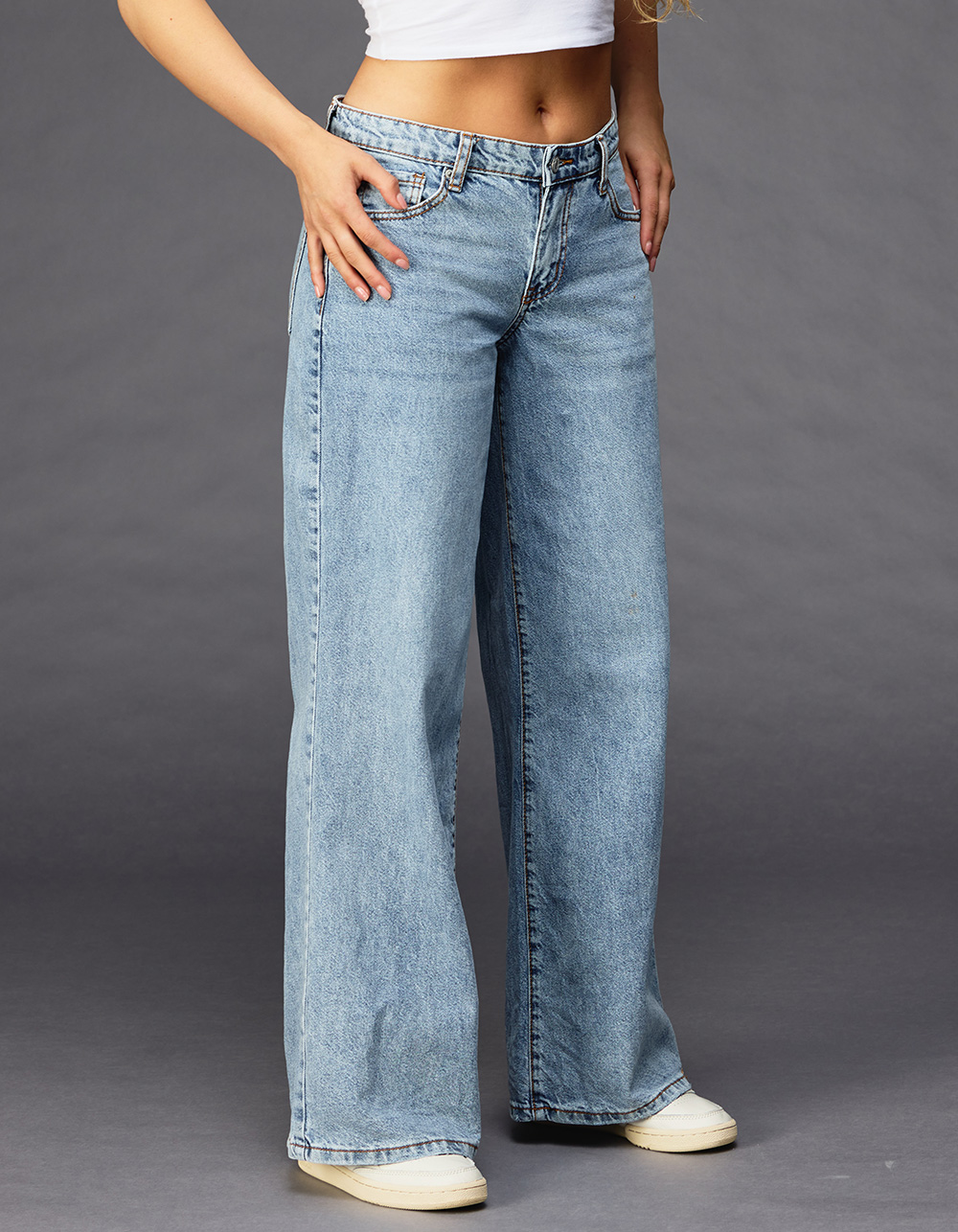 RSQ Womens Low Rise Wide Leg Jeans - LIGHT WASH