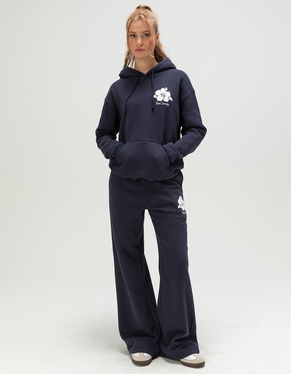 RIOT SOCIETY Beach Womens Wide Leg Sweatpants - NAVY