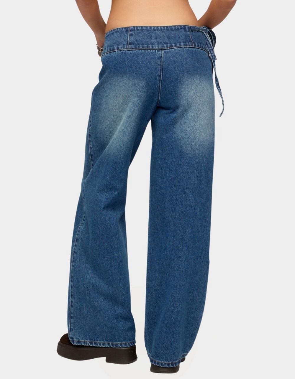 EDIKTED Cleo Tie Waist Low Rise Baggy Jeans - LIGHT BLUE