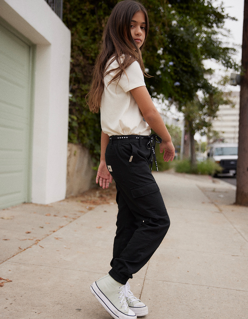 30 Jogger Pants Outfit Ideas for Women Who Love Comfy Style