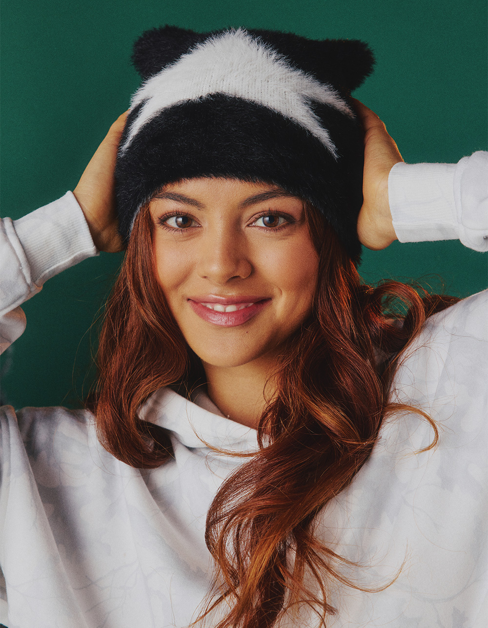 Star Fuzzy Cat Ear Beanie - BLK/WHT