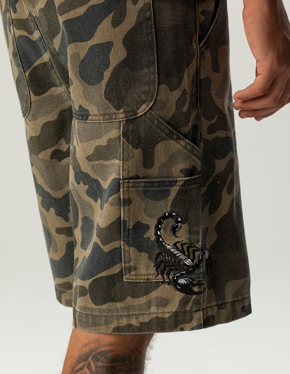 RSQ Mens Loose Embroidered Twill Utility Shorts - CAMO BLACK