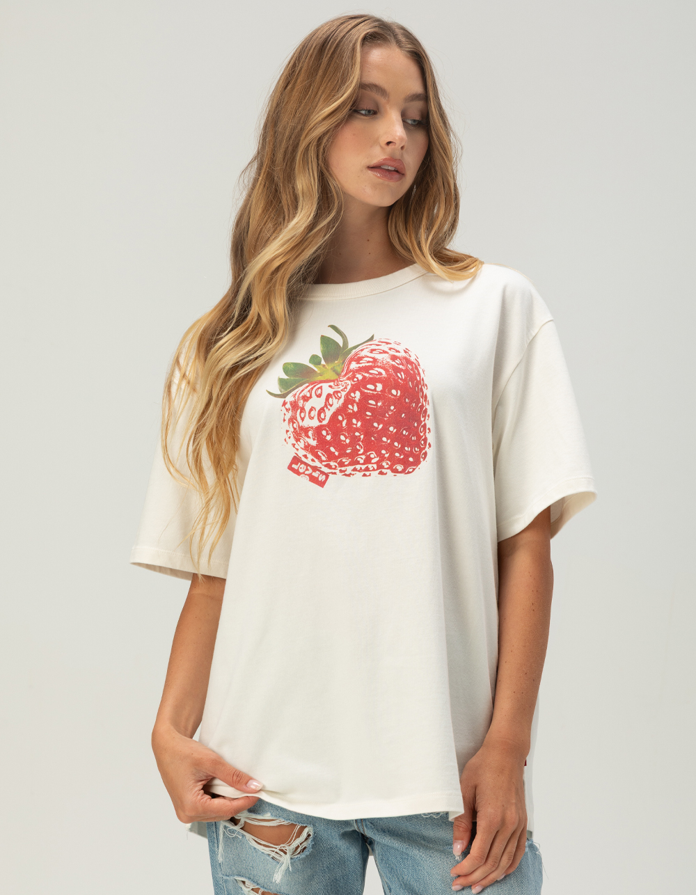 LEVI'S Premium Heart Strawberry Womens Boyfriend Tee - OFF WHITE