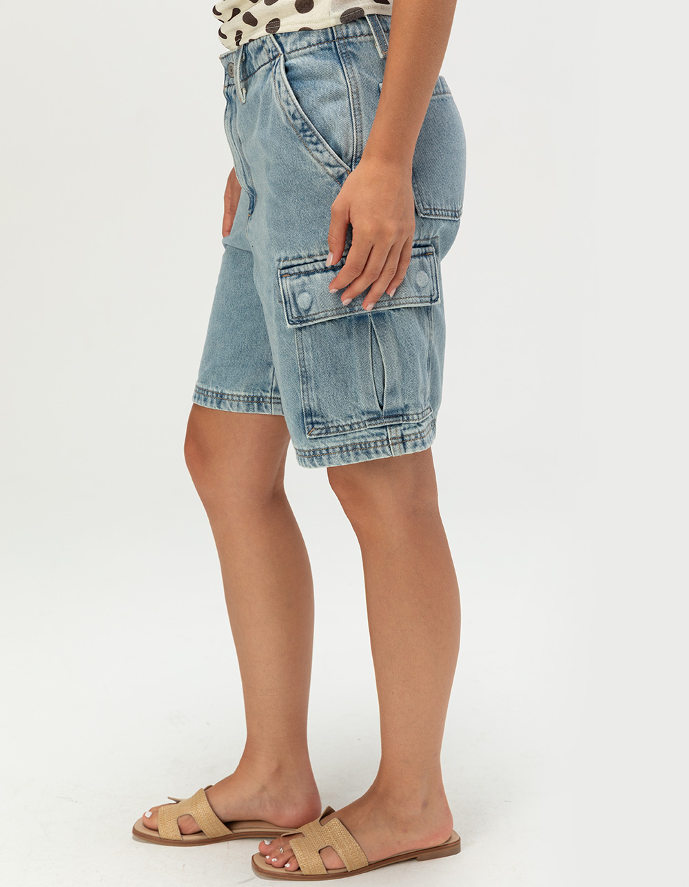 LEVI'S Womens Baggy Cargo Shorts - Too Clean LIGHT WASH
