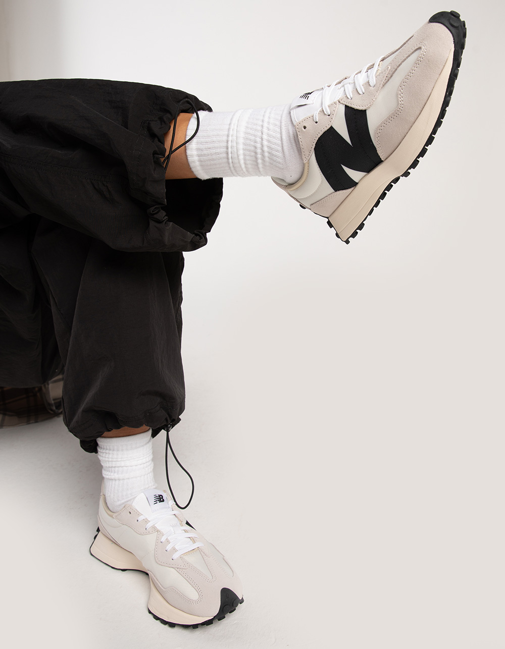 NEW BALANCE 327 Womens Shoes - WHT/BLK | Tillys