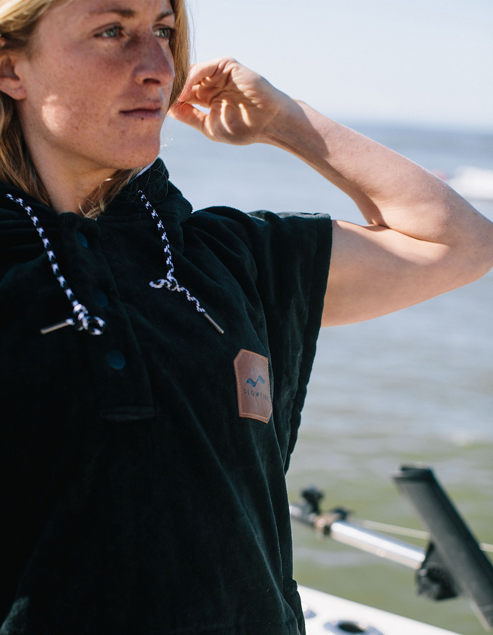 SLOWTIDE The Digs Poncho - BLACK