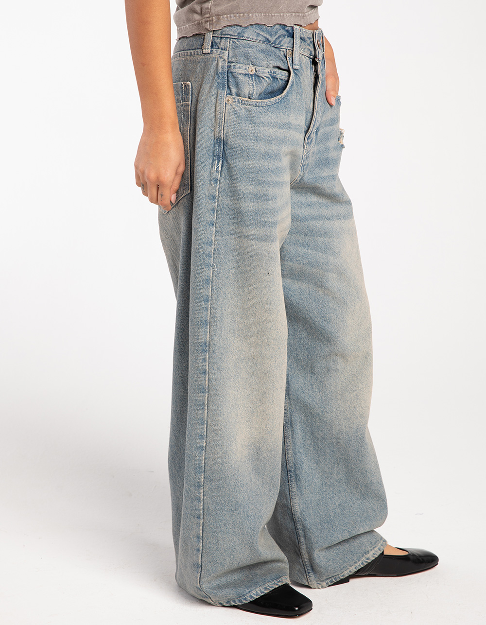 BDG Urban Outfitters Jaya Ultra Loose Womens Jeans - VINTAGE BLAST | Tillys | Rundhalsshirts