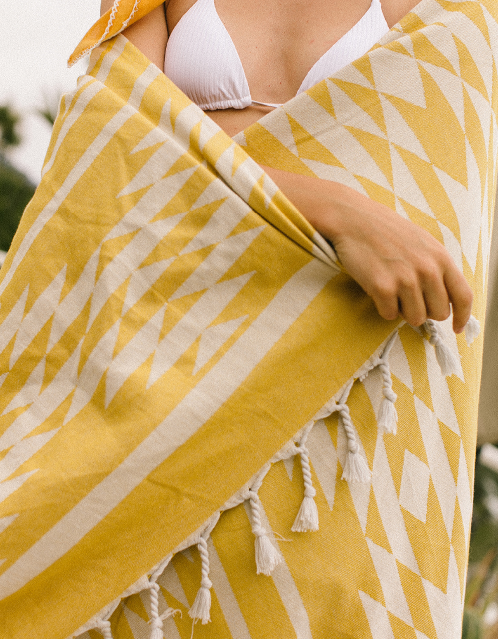 SLOWTIDE Chico Throw Blanket WHITE/YELLOW Tillys