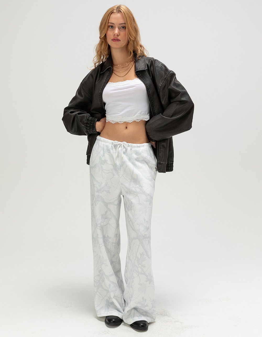 TILLYS Womens Wide Leg Sweatpants - CAMO