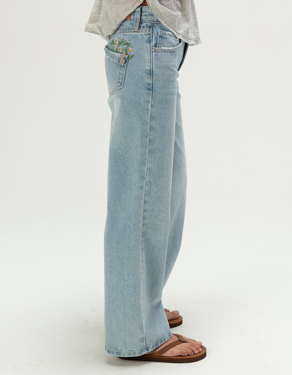 RSQ Girls Low Rise Floral Embroidered Wide Leg Jeans - LIGHT WASH