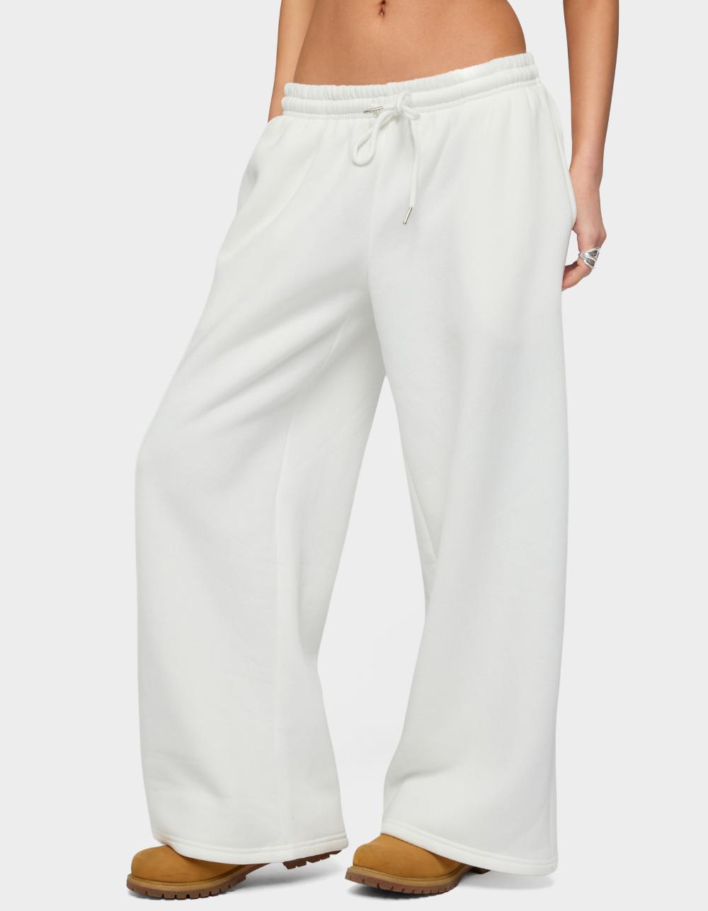 EDIKTED Petite Kamari Low Rise Wide Sweatpants - WHITE