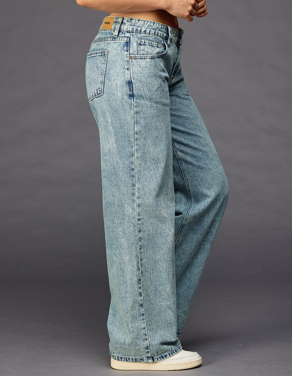 Ribbon Washed Low Rise Baggy Jeans