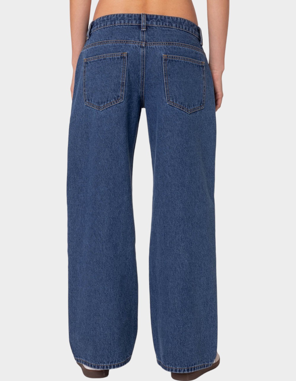 EDIKTED Petite Raelynn Washed Low Rise Jeans - LIGHT BLUE