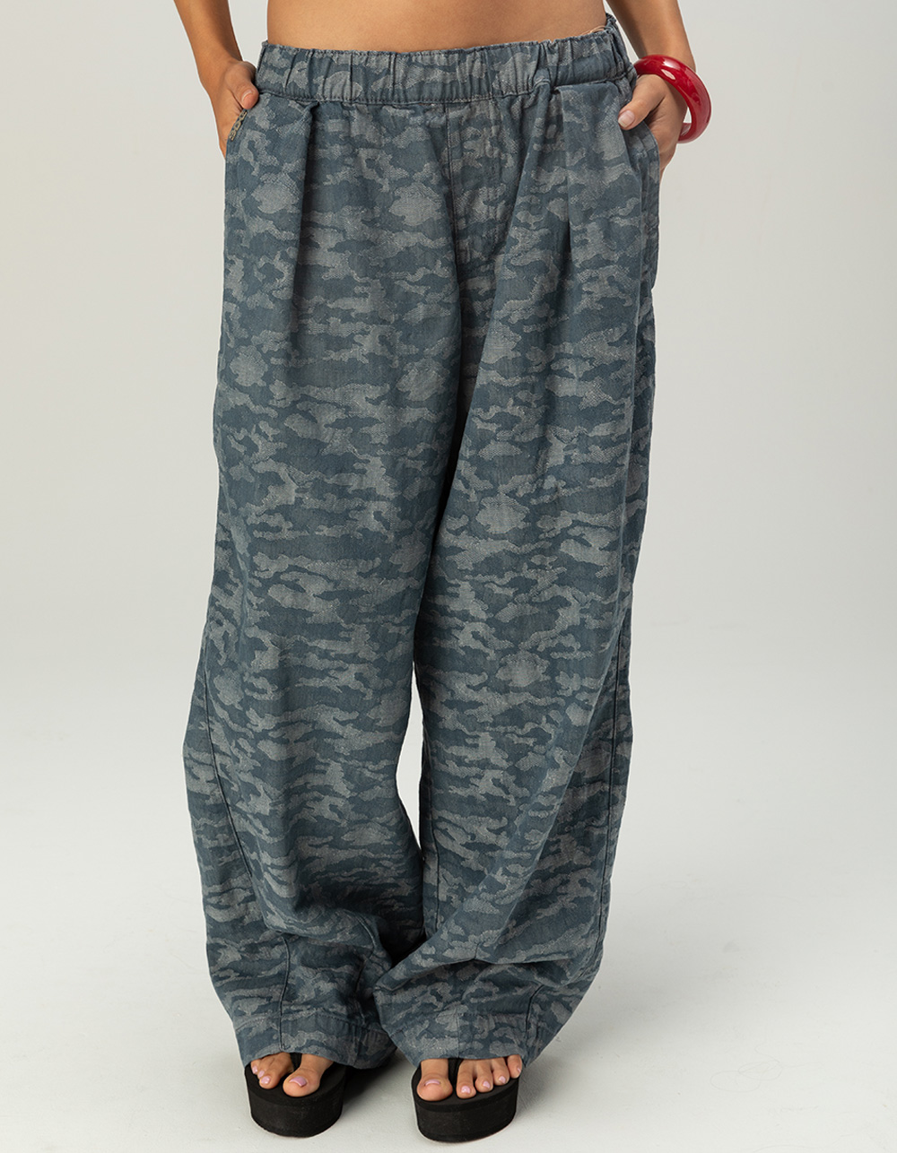 BDG Urban Outfitters Bobbi Womens Baggy Camo Pull On Pants - DENIM