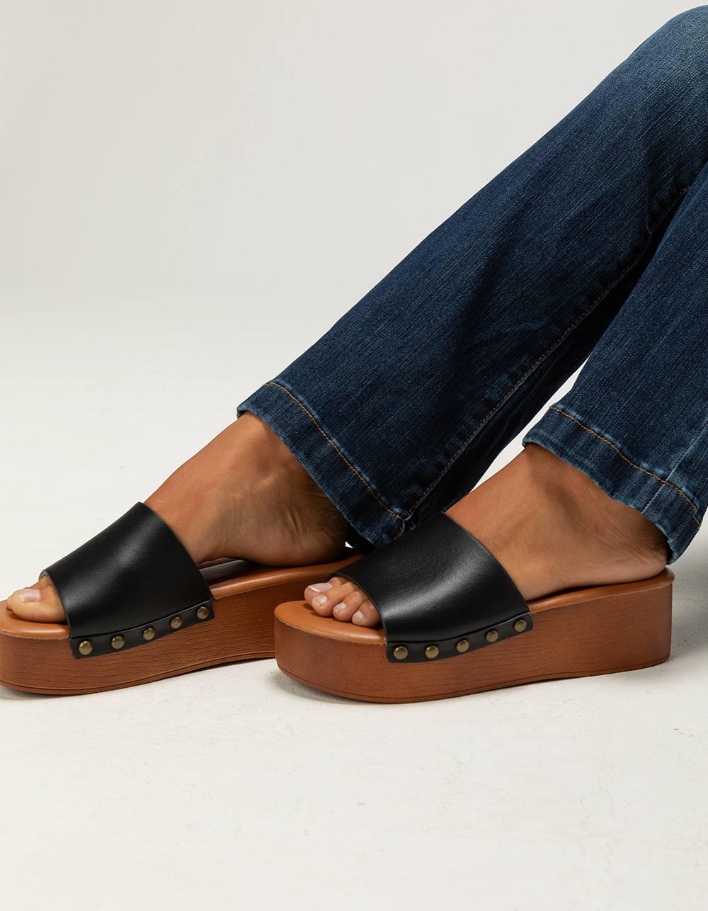 BAMBOO Rez Womens Studded Flatform Slides - BLACK