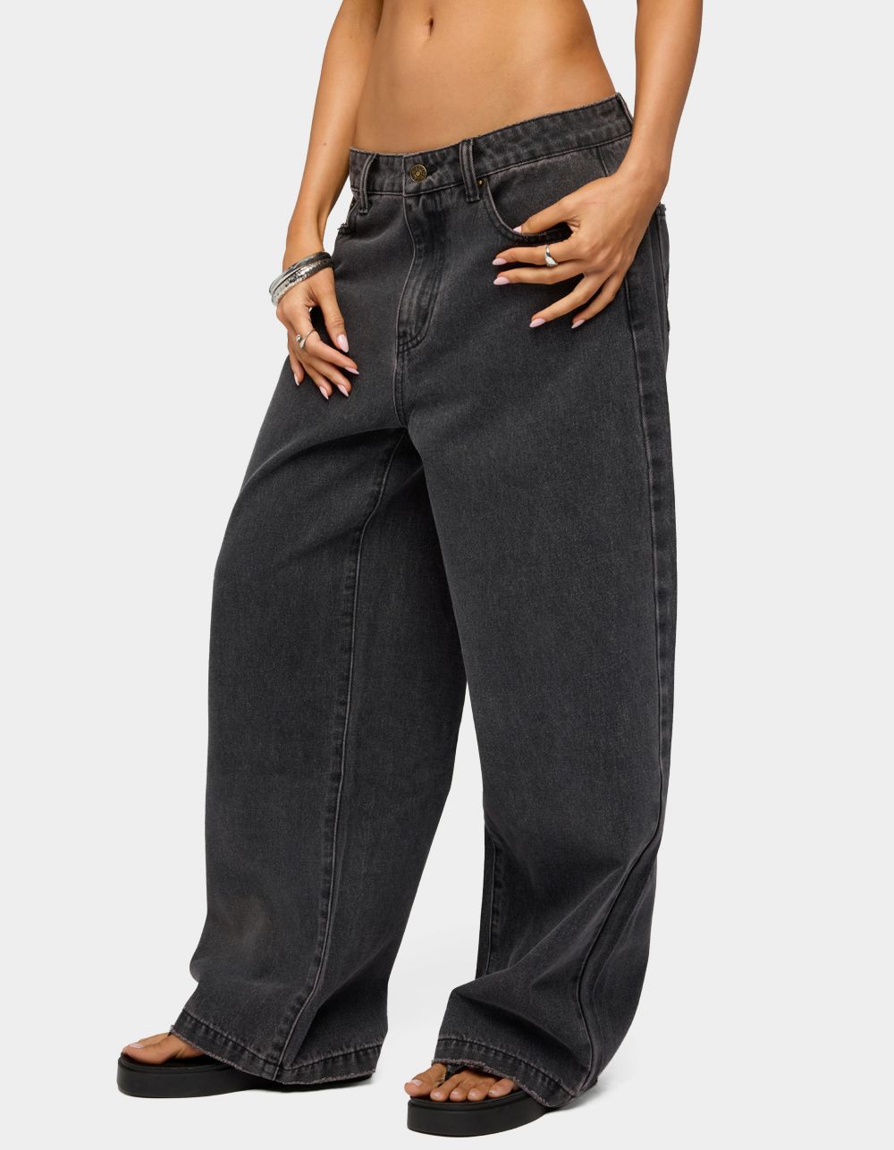 EDIKTED Nichol Low Rise Baggy Jeans