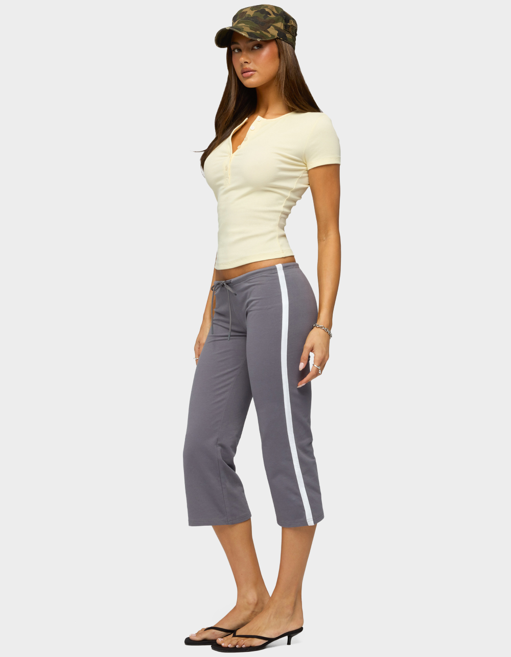 EDIKTED Milene Contrast French Terry Capri Pants - CHARCOAL