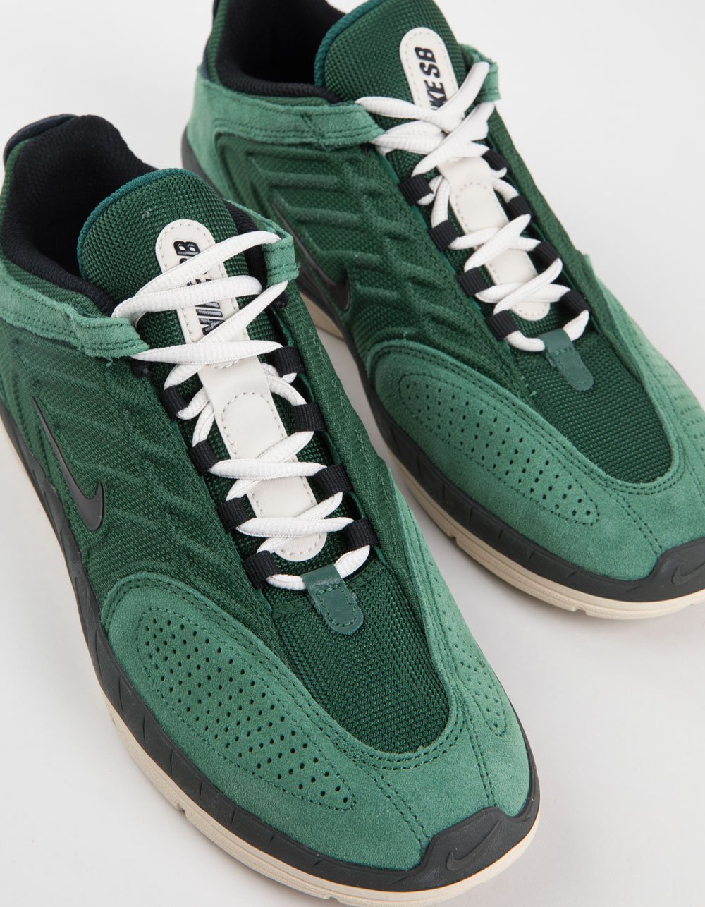 NIKE SB Vertebrae Skate Shoes - EMERALD