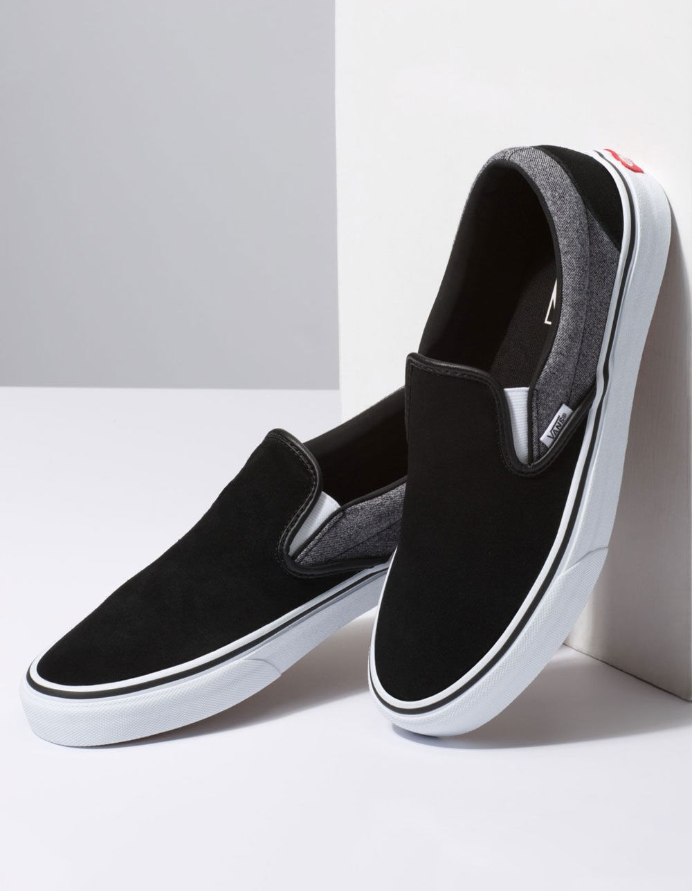 VANS Suede Classic Slip-On Suiting & Black Shoes image number 2