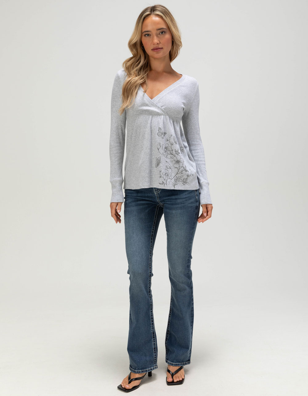 MADDEN GIRL Surplice Graphic Womens Long Sleeve Babydoll Top - HEATHER GRAY