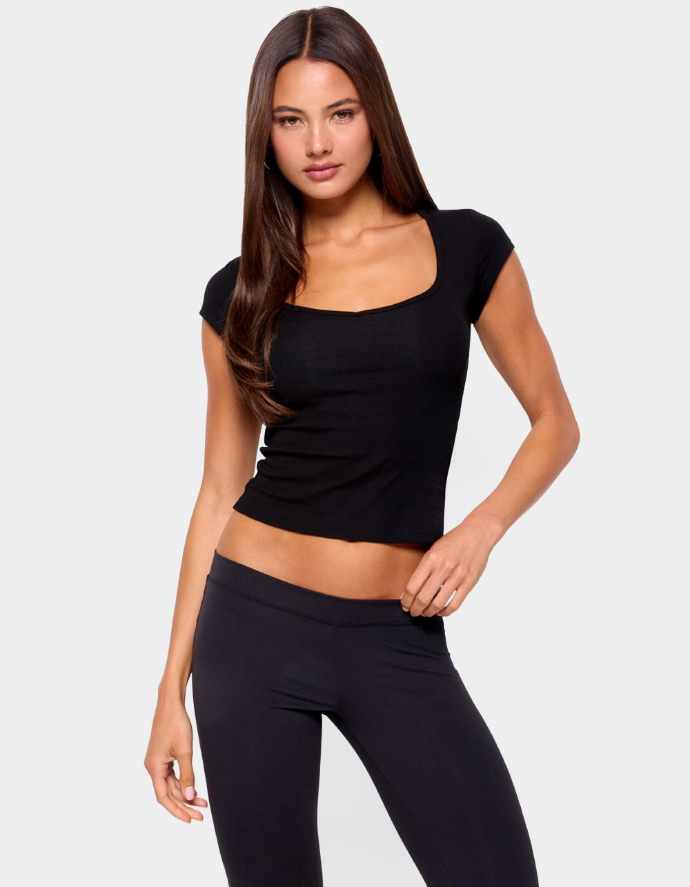 EDIKTED Chari Ribbed Scoop Neck Tee