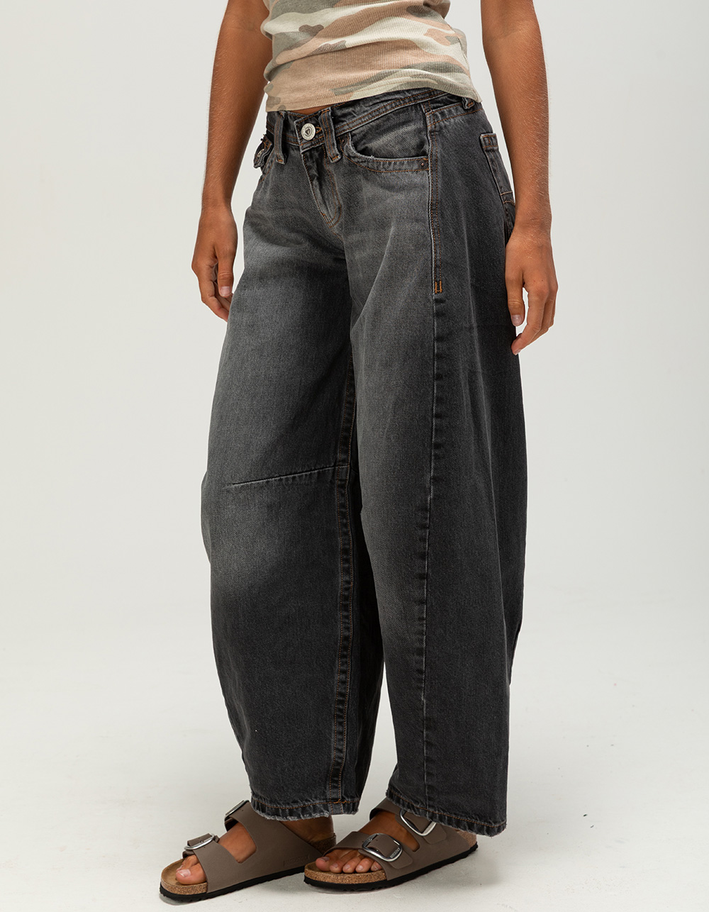 BDG Urban Outfitters Kayla Cocoon Womens Low Rise Barrel Jeans