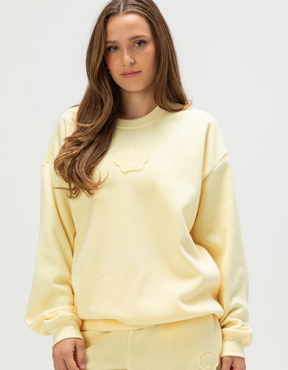 FULL TILT Shell Applique Womens Crewneck Sweatshirt - YELLOW