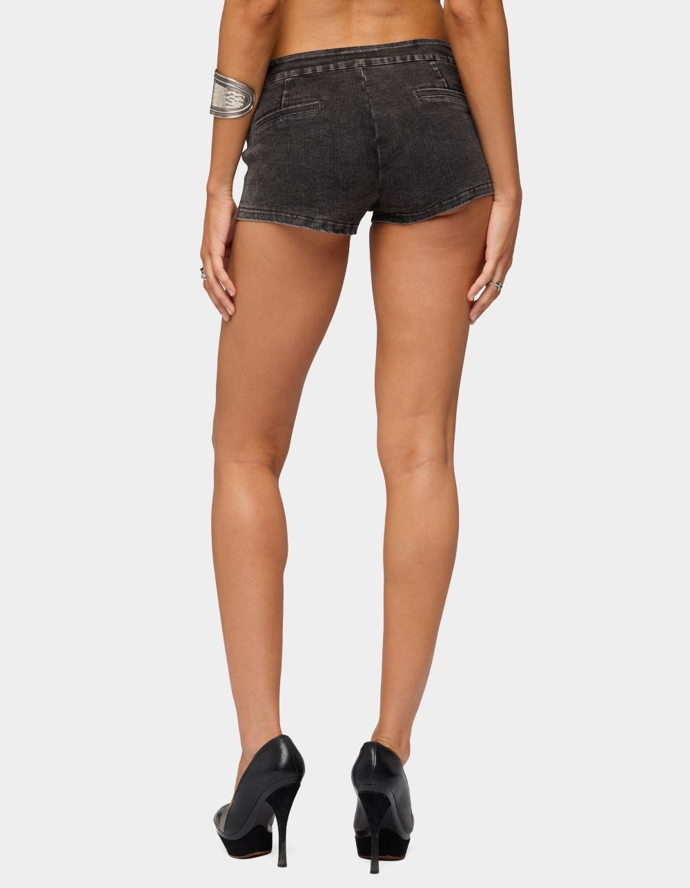 EDIKTED Sashe Stretchy Denim Shorts