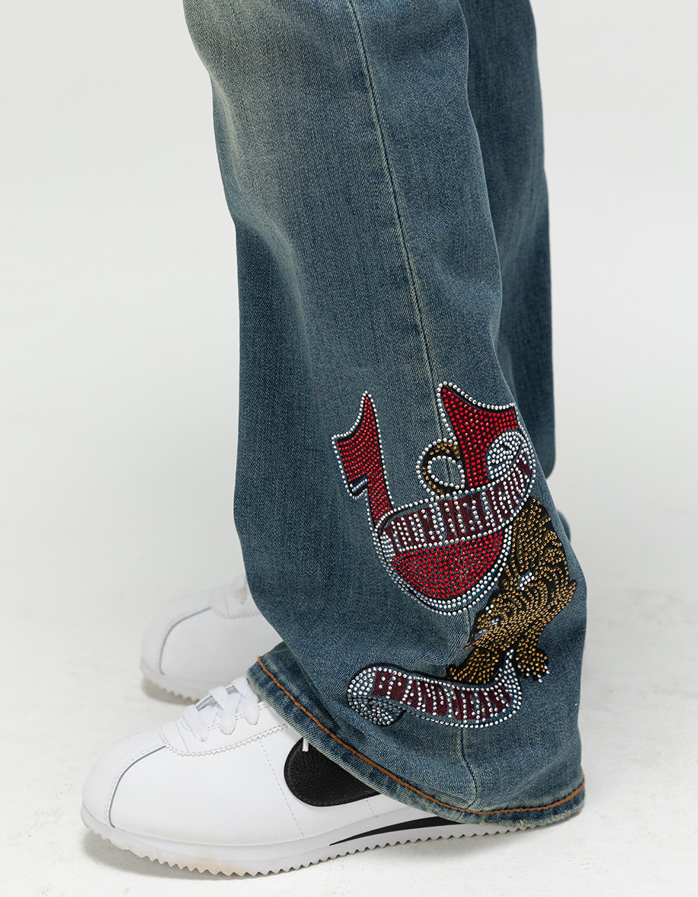 TRUE RELIGION Becca Crystal Tattoo Mid Rise Big T Womens Bootcut Jeans - VINTAGE