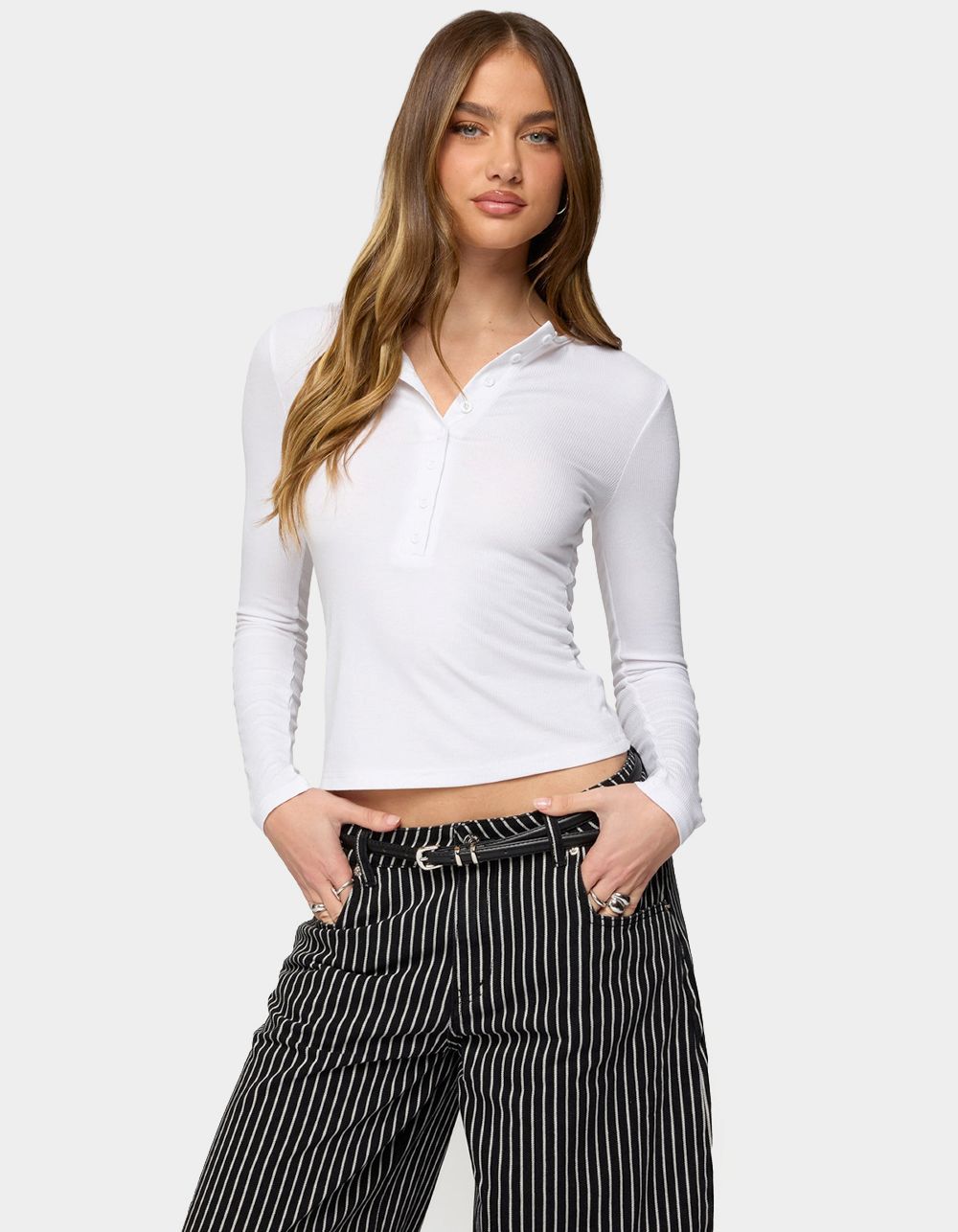 EDIKTED Jaelyn Ribbed Henley Tee - WHITE