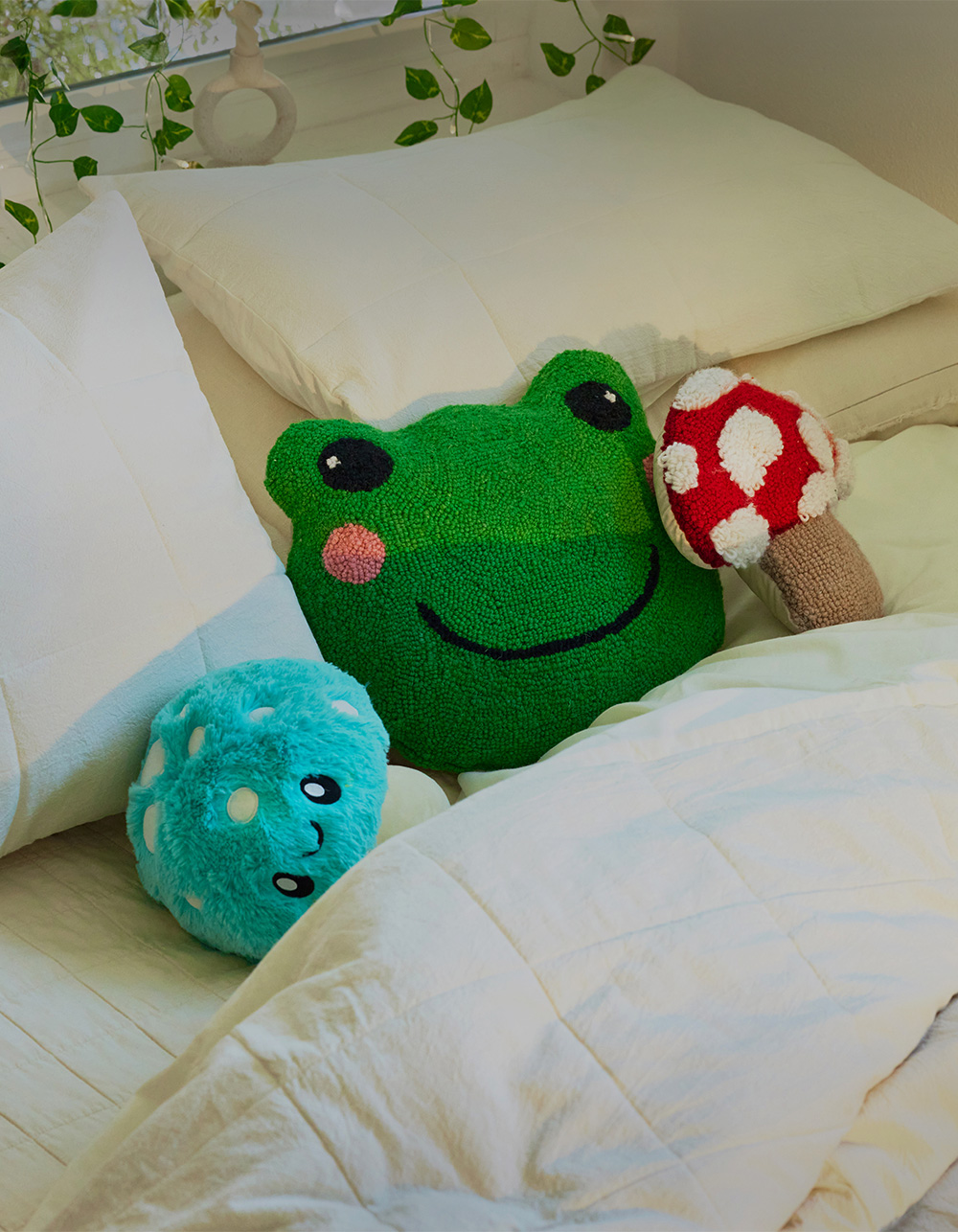 Frog Hook Pillow - GREEN