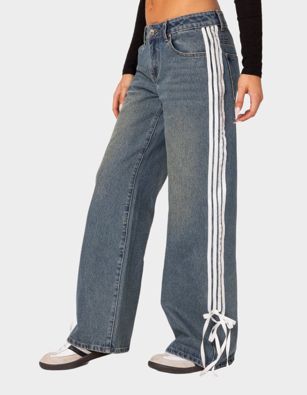 EDIKTED Washed Low Rise Ribbon Jeans