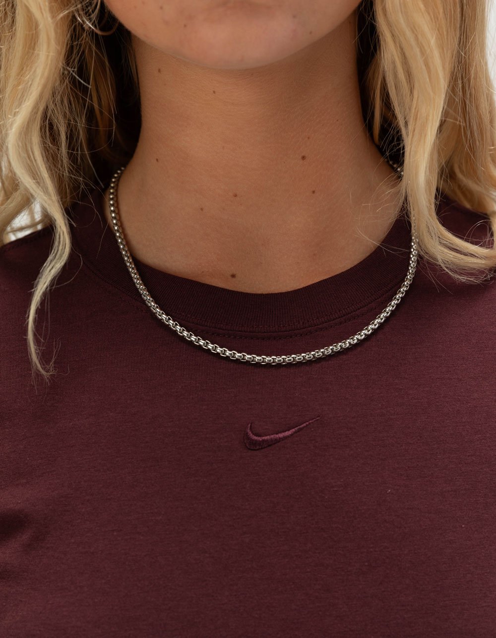 NIKE Sportswear Chill Knit Womens Crop Tee - BURGUNDY