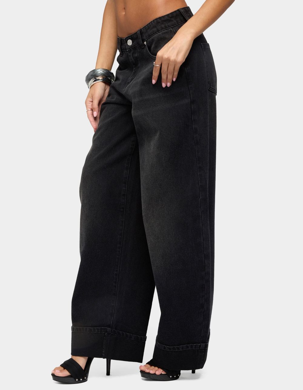 EDIKTED Kella Low Rise Baggy Jeans