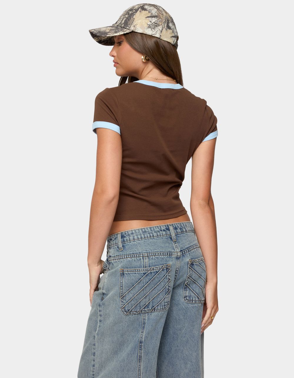 EDIKTED Zeke Contrast Tee - BROWN
